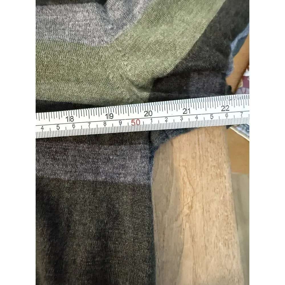 Banana Republic Men's Merino Wool V Neck Pullover Sweater Gray Green Striped L